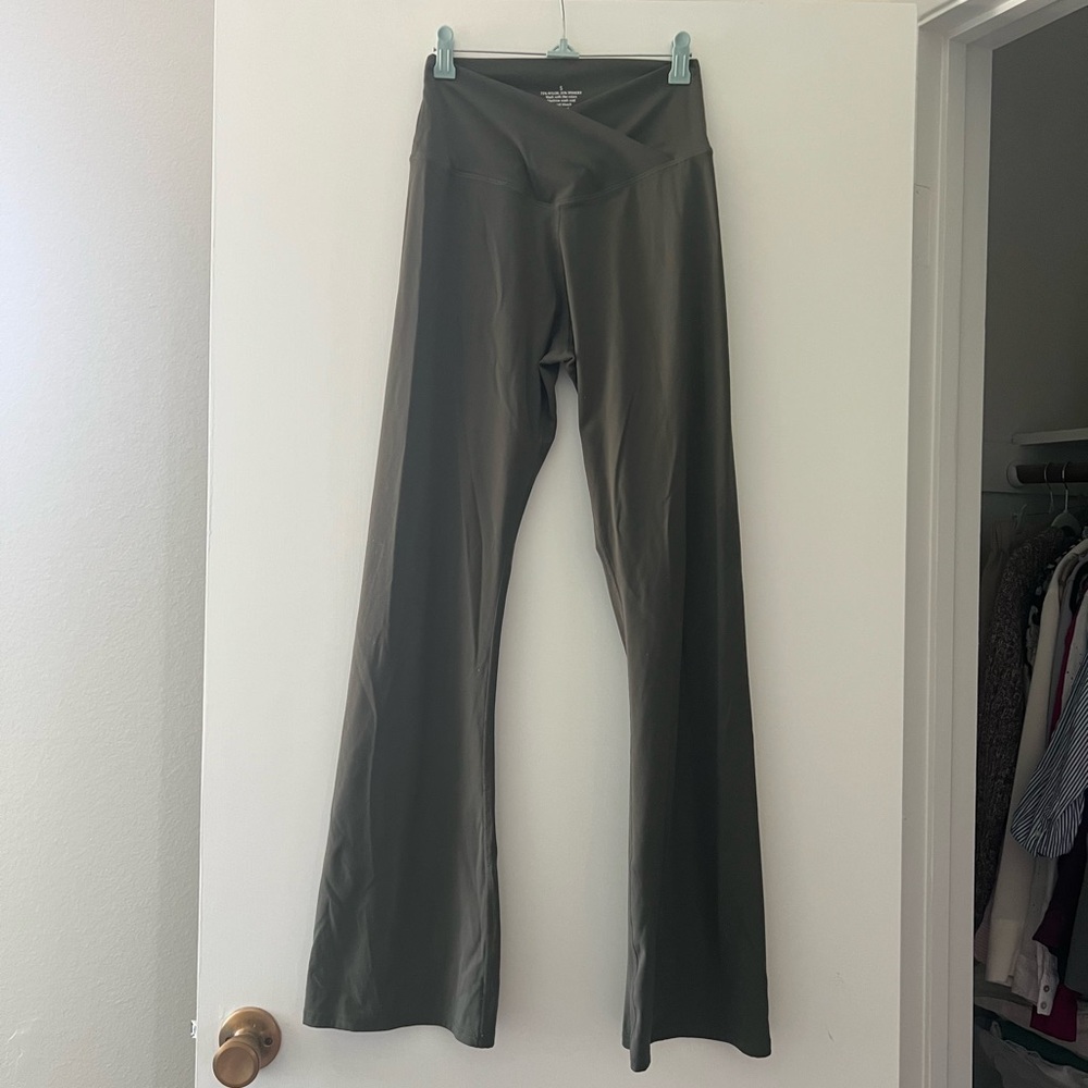 Olive green flare leg groove leggings S